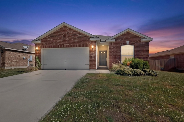 215 Magnolia Drive - Photo 1