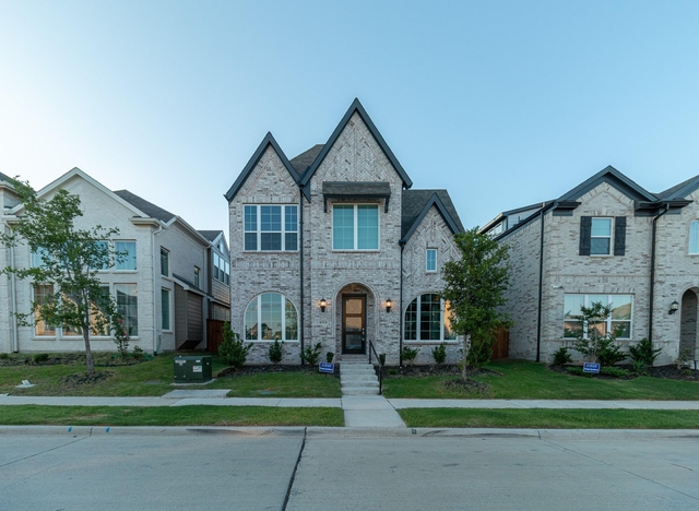 4924 Daybreak Drive - Photo 1
