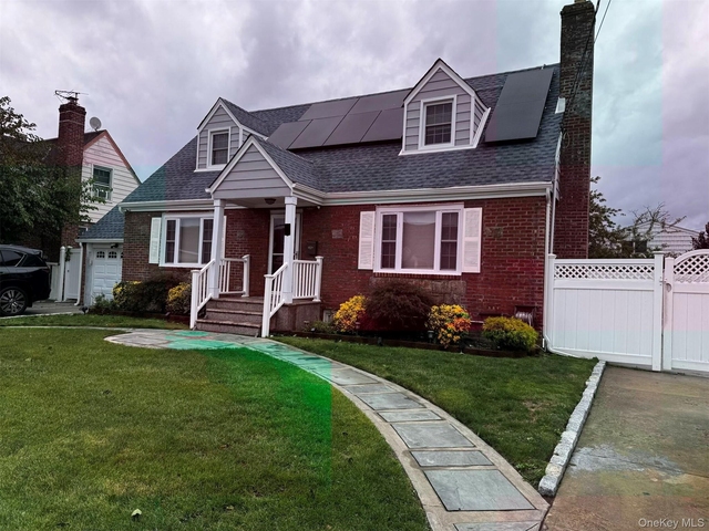 28 Bank Street - Photo 1