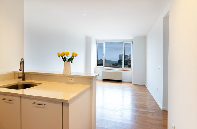 635 W 42nd Street - Photo 1