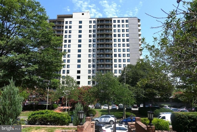 801 N Pitt Street - Photo 1