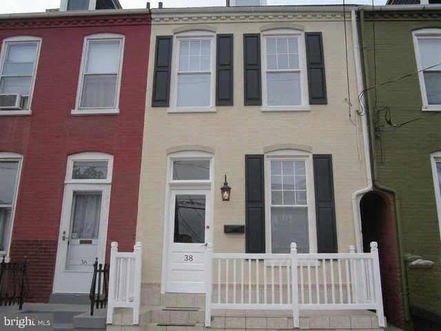 38 Liberty Street W - Photo 1
