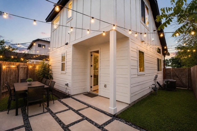 1123 Omega Ave - Photo 1