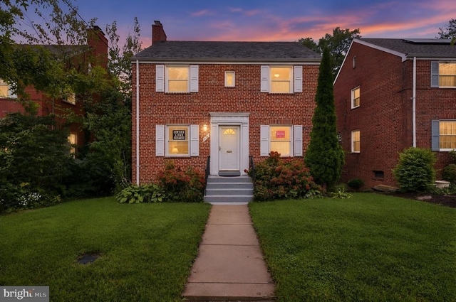 1671 Webster Street Ne - Photo 1