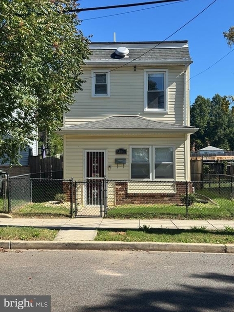 5404 James Place Ne - Photo 1