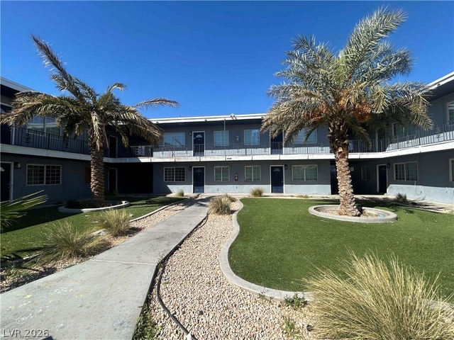 412 W Monroe Avenue - Photo 1
