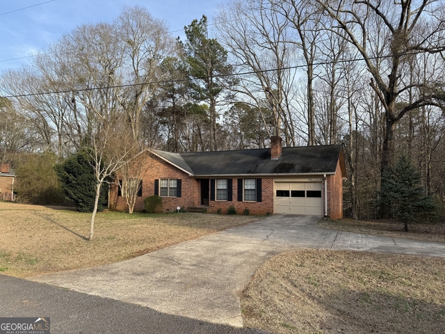 1030 Cherokee Circle - Photo 1