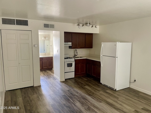 2301 N 28th Street - Photo 1