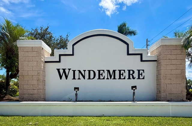 713 Nw Waterlily Place - Photo 1
