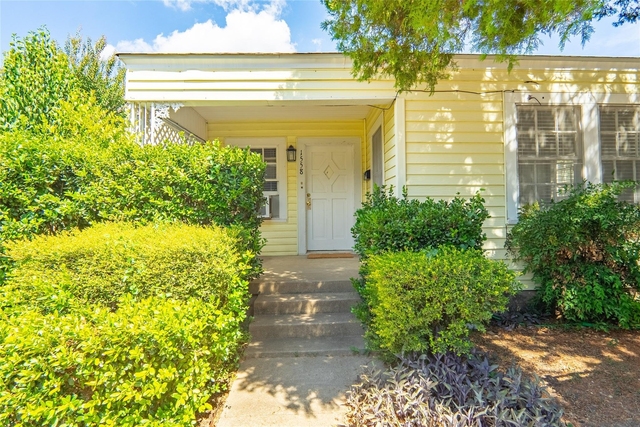 1558 W Shaw - Photo 1