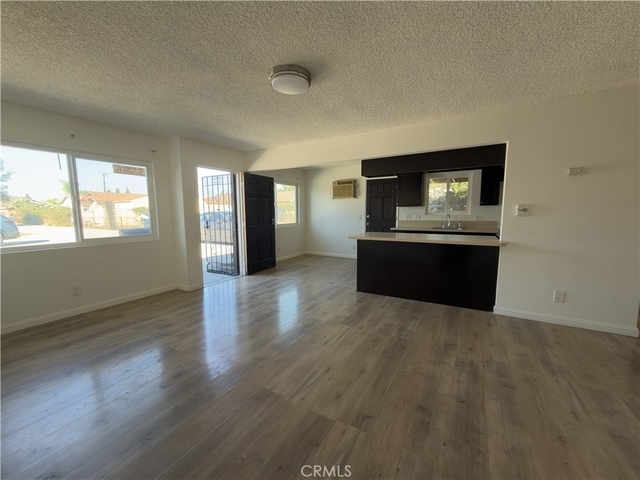 5586 Newman Street - Photo 1