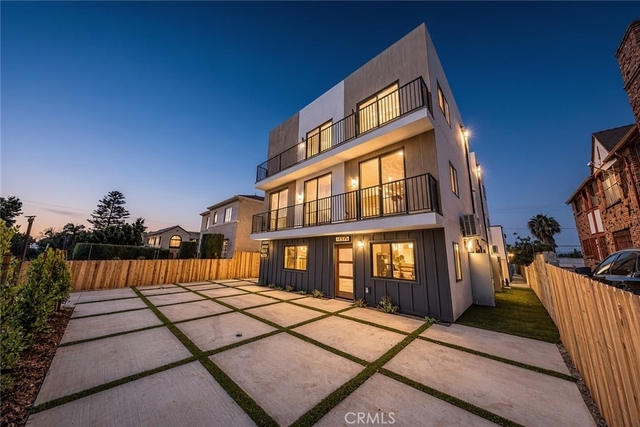 1261 S Longwood Avenue - Photo 1