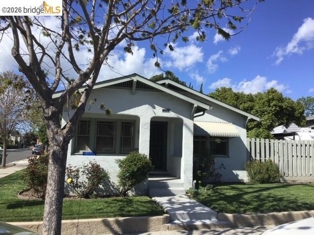 322 W 9th St - Photo 1