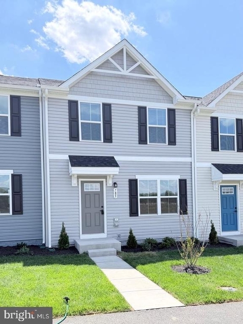 785 Hisey Avenue - Photo 1