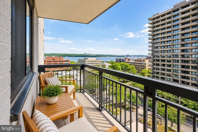 801 N Pitt Street - Photo 1