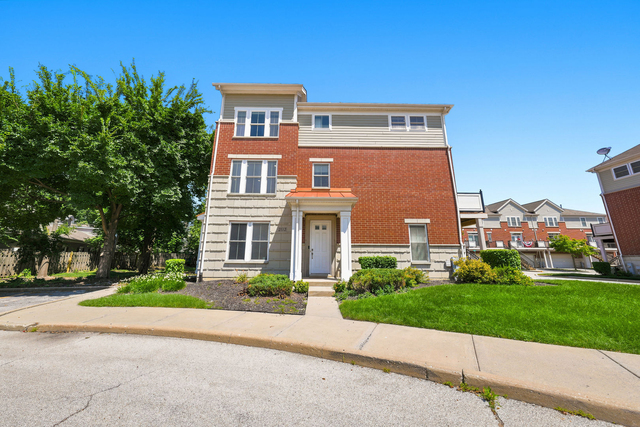 2112 S Crambourne Way - Photo 1