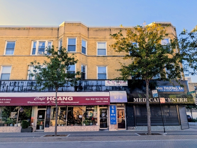 1067 W Argyle Street - Photo 1