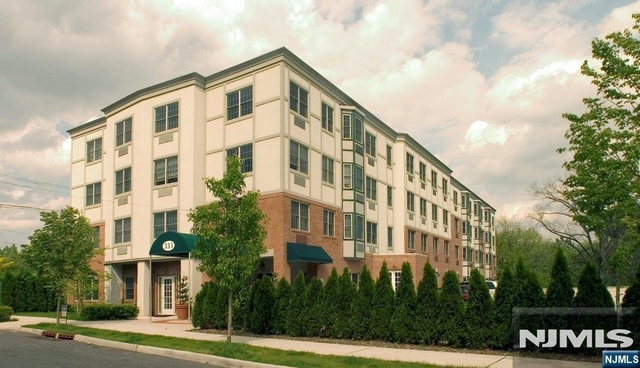 333 Willow - Photo 1
