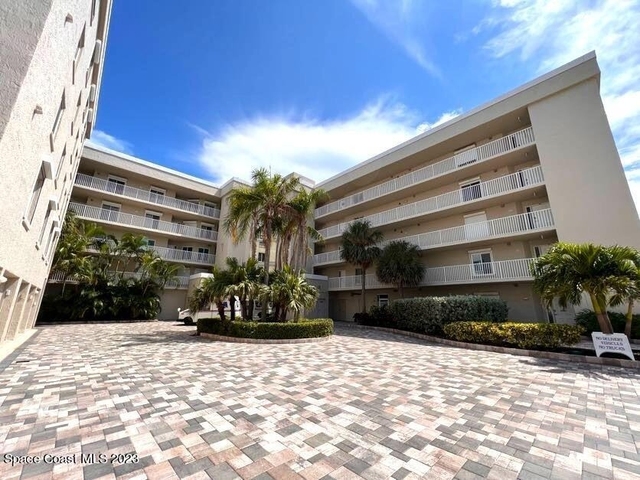 425 Buchanan Avenue - Photo 1