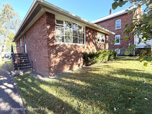 935 N Irving Avenue - Photo 1