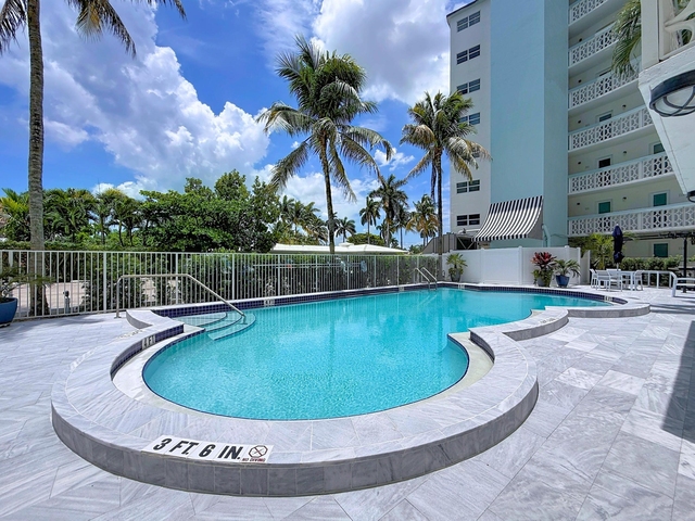 3250 Ne 28th Street - Photo 1
