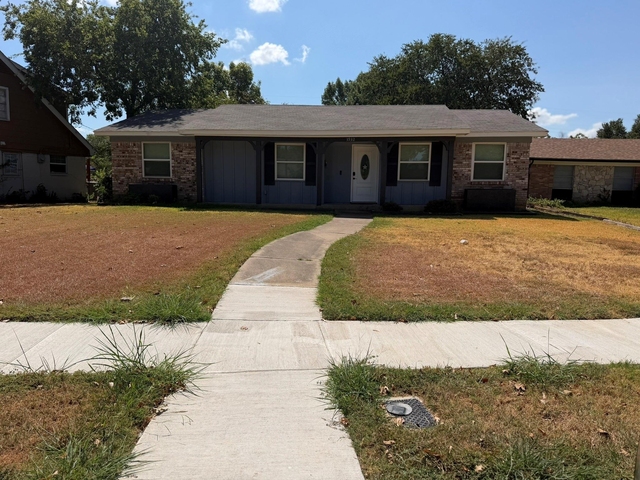 3932 Sun Valley Court - Photo 1