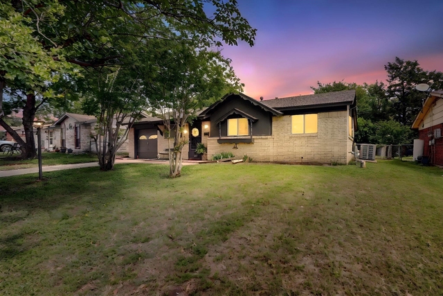 304 Nw Summercrest Boulevard - Photo 1
