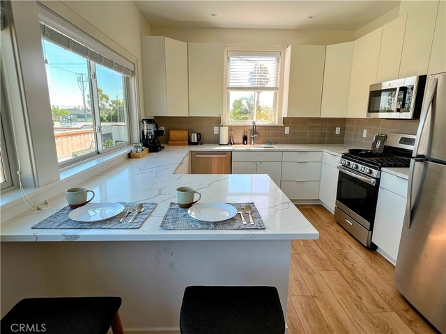 4318 East 15th Street - Photo 1