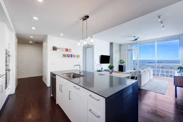 301 West Ave - Photo 1