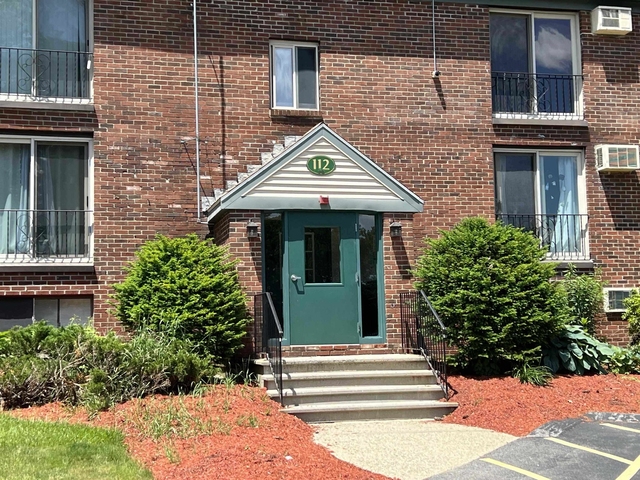 112 English Village - Photo 1