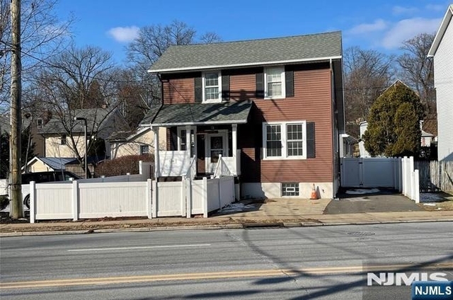 138 Pompton - Photo 1