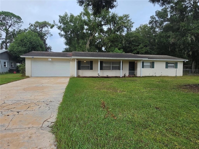 1028 Wildwood W - Photo 1