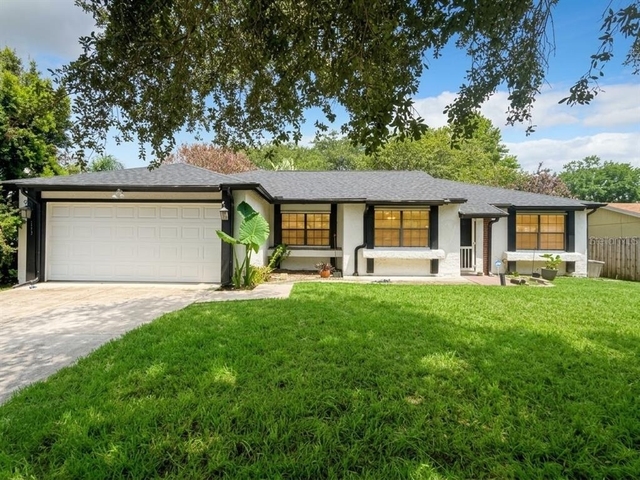 113 S Deerwood Avenue - Photo 1