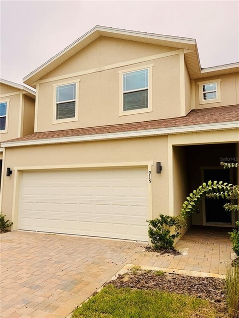 915 Lakefront Village Drive - Photo 1