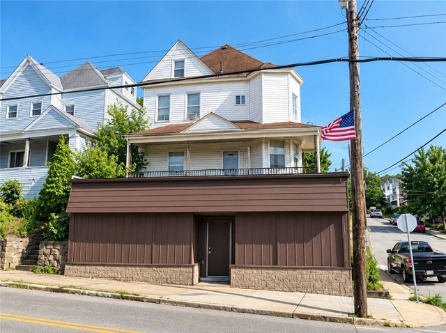 546 Greenfield Ave - Photo 1