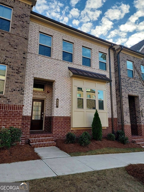 327 Commons Avenue - Photo 1