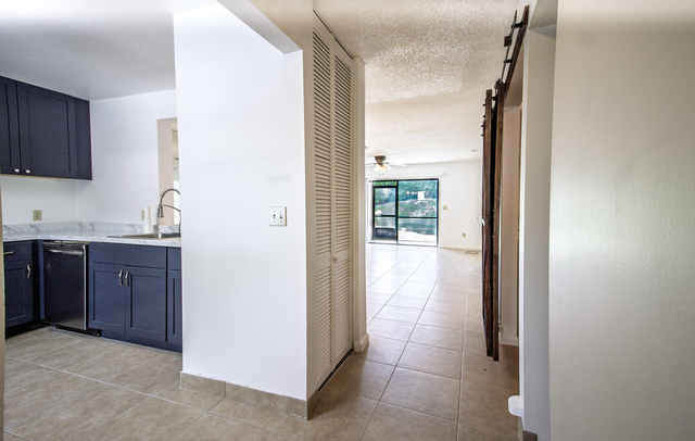 105 Lakeview Drive E - Photo 1
