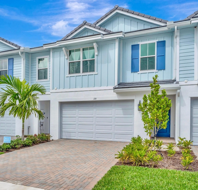 179 Se Birch Terrace - Photo 1