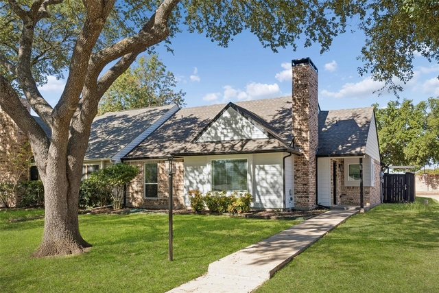 3307 Foxboro Drive - Photo 1