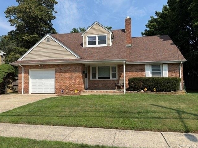 187 E 11th Street - Photo 1