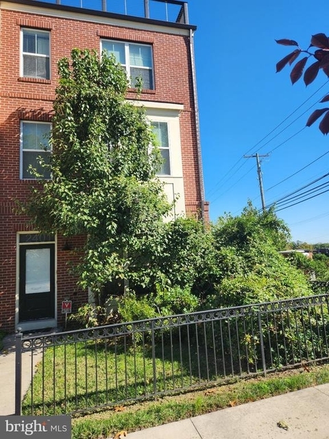 2401 Glenallan Avenue - Photo 1