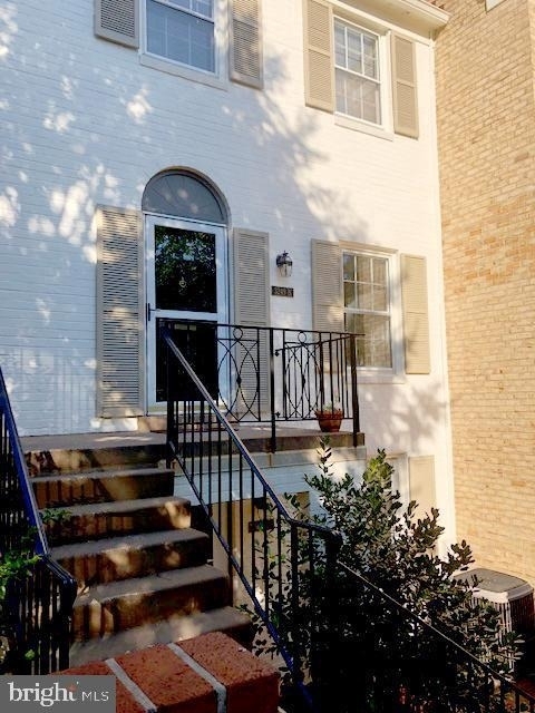 3249 B Sutton Place Nw - Photo 1