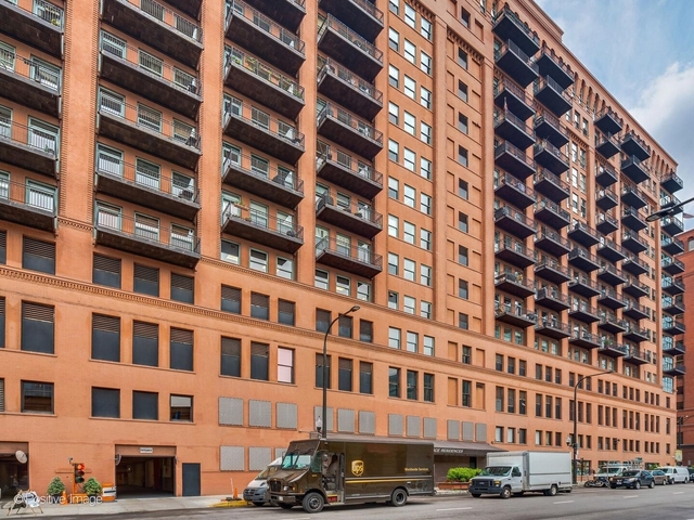 165 N Canal Street - Photo 1