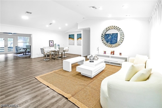 1030 39th Street Sw - Photo 1