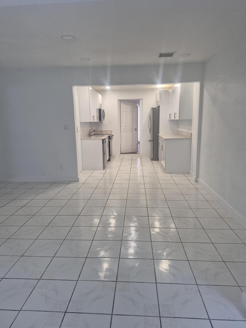 432 Forest Hill Boulevard - Photo 1
