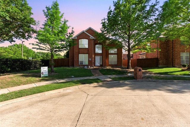 5001 Spicewood Drive - Photo 1