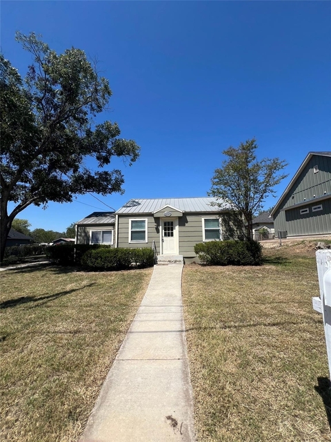 506 W Ball Street - Photo 1