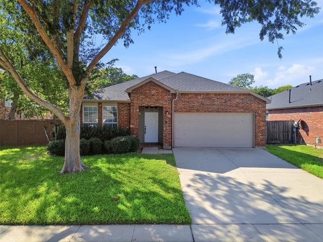 315 Londonderry Lane - Photo 1