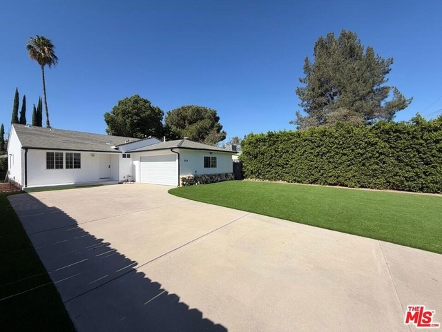 8519 Yolanda Avenue - Photo 1