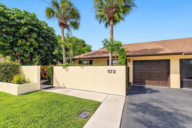 572 Sw 28th Avenue - Photo 1